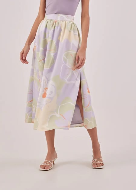 https://a.storyblok.com/f/126880/960x1344/3c5c85e3ec/zoelle-midaxi-skirt-in-buds-of-joy.webp