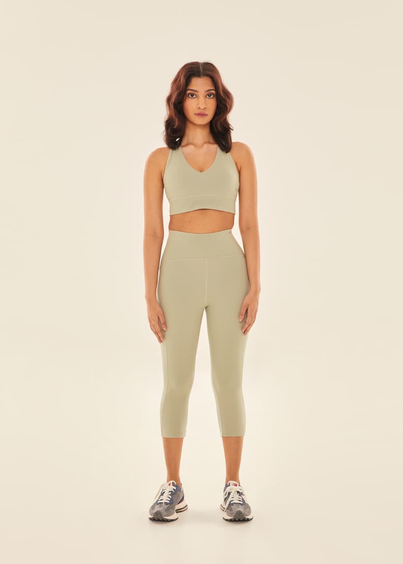 Stylish Tank Top and Leggings Set with Contrast Piping